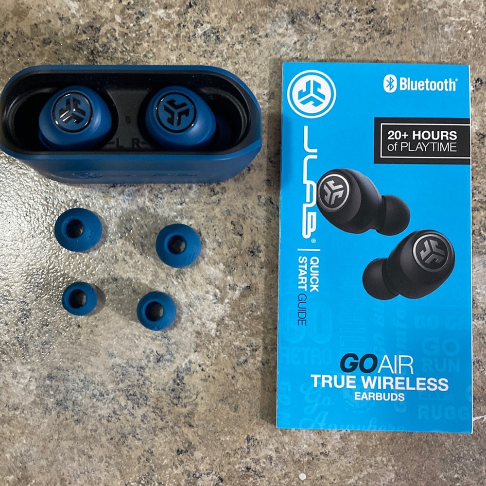 Wireless earbuds